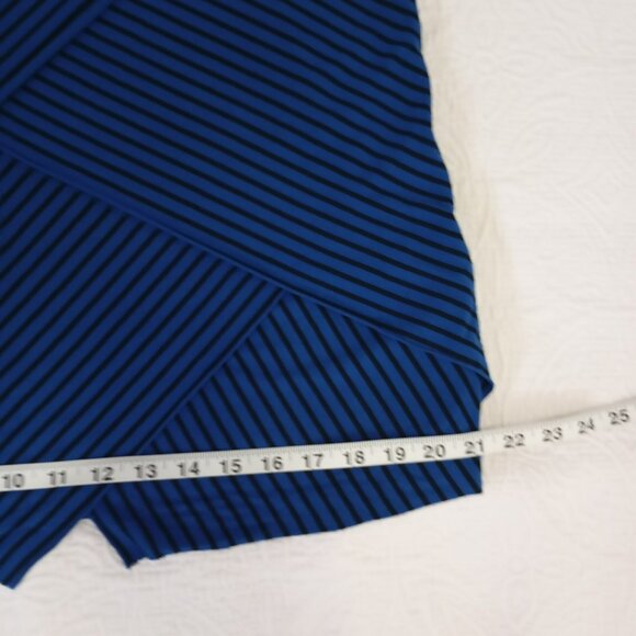 Vince Camuto Blue Black Striped Asymmetrical V-Neck Top 1X - Picture 5 of 7